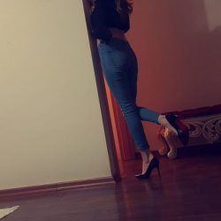 Evinde görüşen escort bayan Melinda